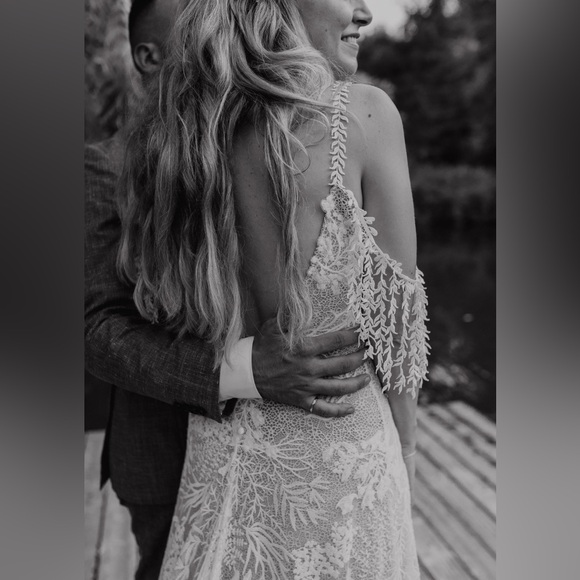 Grace Loves Lace Wedding Dress and Veil - Picture 6 of 10